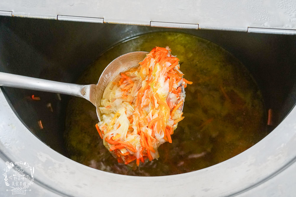 高雄便當推薦[御蕎園排骨飯]三民高CP值便當店!滷肉排骨雙拼人氣推薦!霸氣特餐超豐盛?