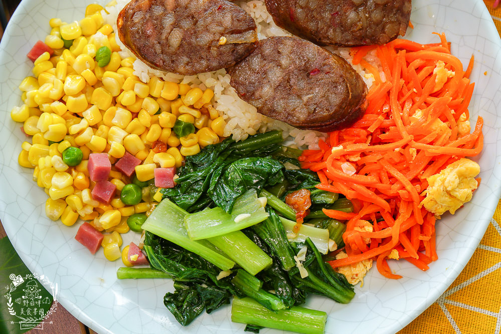 高雄便當推薦[御蕎園排骨飯]三民高CP值便當店!滷肉排骨雙拼人氣推薦!霸氣特餐超豐盛?