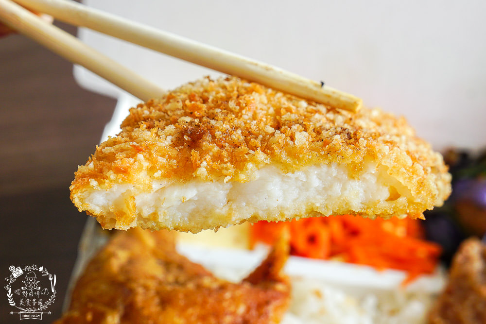 高雄便當推薦[御蕎園排骨飯]三民高CP值便當店!滷肉排骨雙拼人氣推薦!霸氣特餐超豐盛?