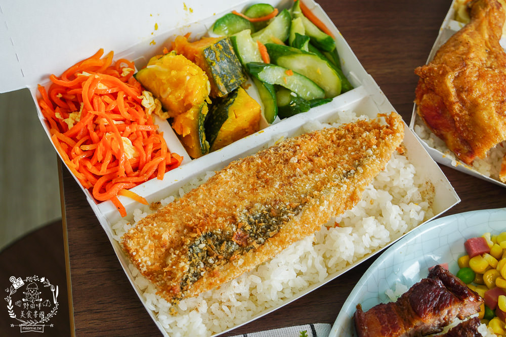 高雄便當推薦[御蕎園排骨飯]三民高CP值便當店!滷肉排骨雙拼人氣推薦!霸氣特餐超豐盛?