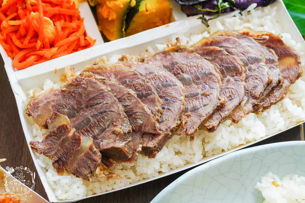 高雄便當推薦[御蕎園排骨飯]三民高CP值便當店!滷肉排骨雙拼人氣推薦!霸氣特餐超豐盛?