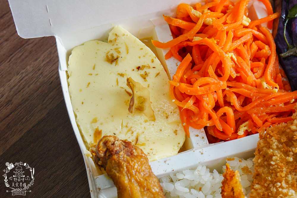 高雄便當推薦[御蕎園排骨飯]三民高CP值便當店!滷肉排骨雙拼人氣推薦!霸氣特餐超豐盛?