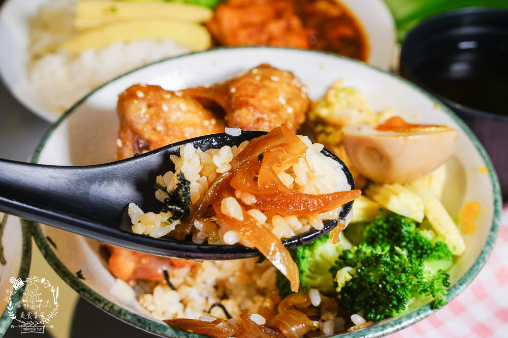 高雄[悅食堂]文山特區用料實在的日式料理!不惜成本採用溫體豬雞肉品嘗起來超安心!!