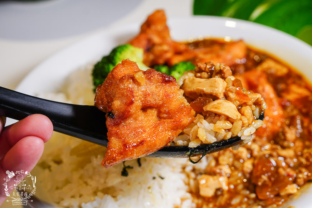 高雄[悅食堂]文山特區用料實在的日式料理!不惜成本採用溫體豬雞肉品嘗起來超安心!!