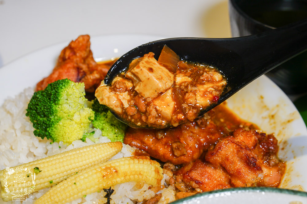 高雄[悅食堂]文山特區用料實在的日式料理!不惜成本採用溫體豬雞肉品嘗起來超安心!!