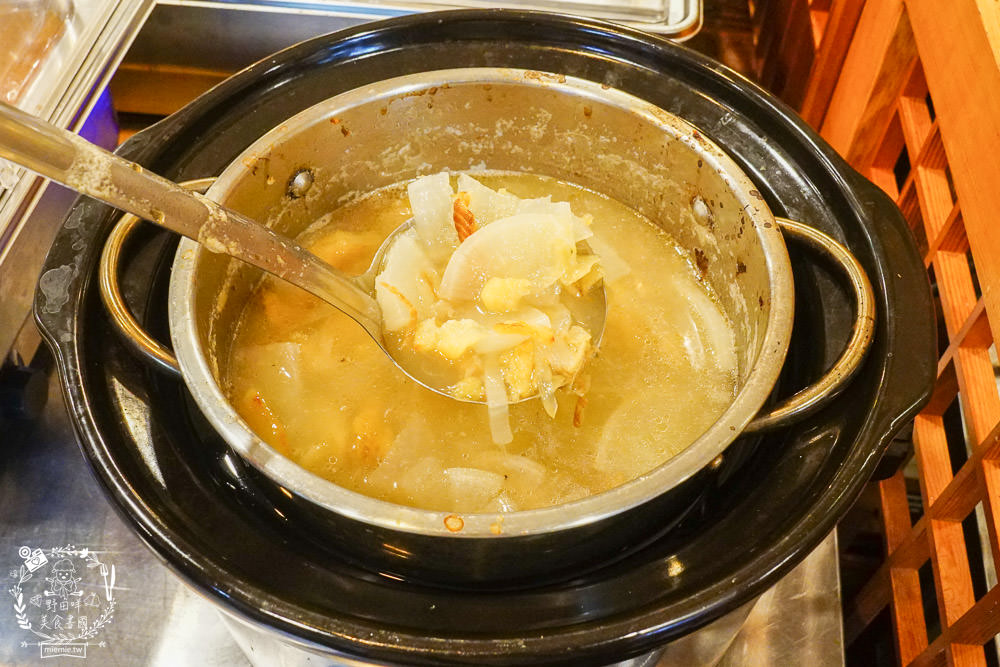 情韓式餐廳|高雄韓式料理399元吃到飽居然有超肥美螃蟹跟韓式滷豬腳?韓國人超愛的銷魂醬醃螃蟹不預定吃不到?