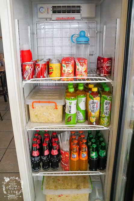 高雄人氣臭豆腐[愛嬌姨臭豆腐]武廟排隊美食|四小時就賣完了?!有室內座位與冷氣?!