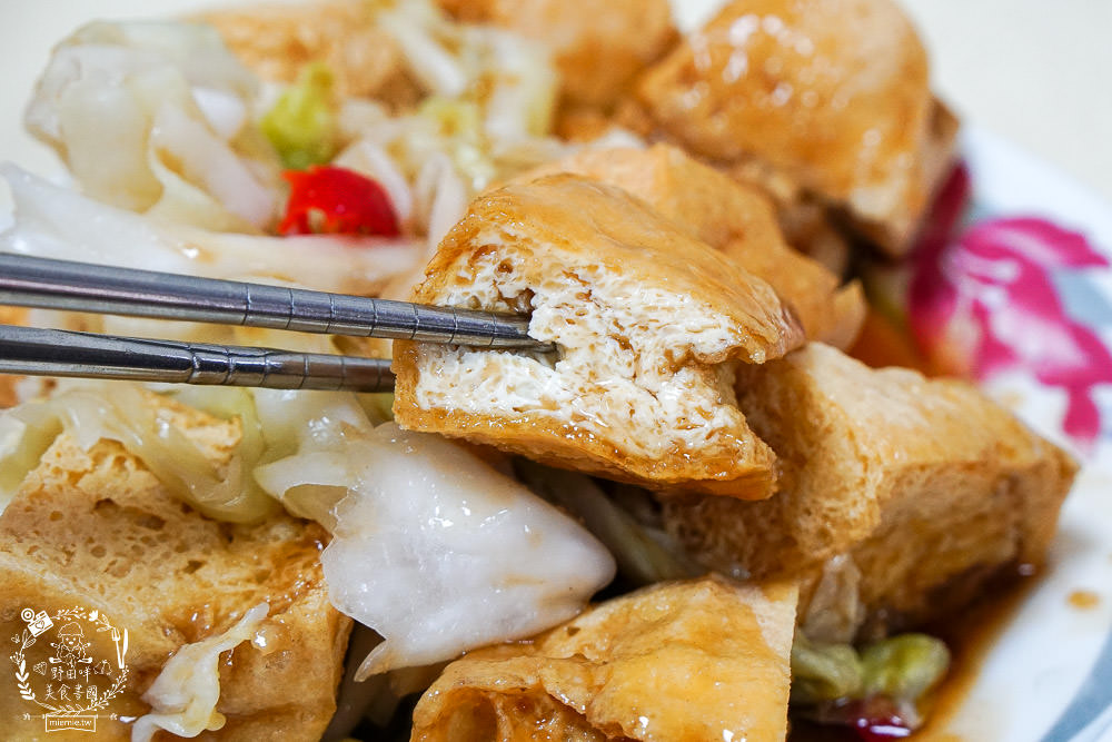 高雄人氣臭豆腐[愛嬌姨臭豆腐]武廟排隊美食|四小時就賣完了?!有室內座位與冷氣?!
