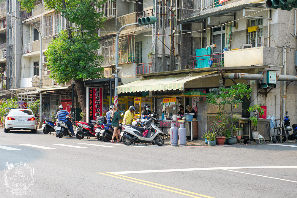高雄人氣臭豆腐[愛嬌姨臭豆腐]武廟排隊美食|四小時就賣完了?!有室內座位與冷氣?!