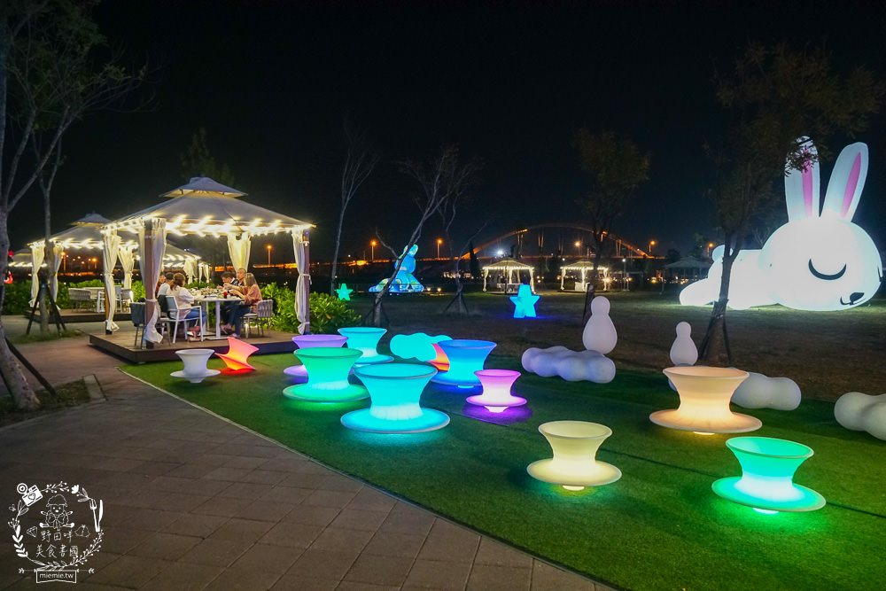 愛琴湖盼景觀咖啡餐廳|潮州鐵道園區內的夢幻景觀咖啡廳!超多兔兔花燈可以拍照打卡!