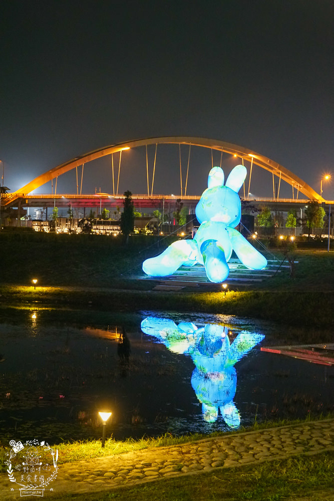 愛琴湖盼景觀咖啡餐廳|潮州鐵道園區內的夢幻景觀咖啡廳!超多兔兔花燈可以拍照打卡!