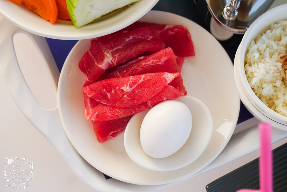 愛琴湖盼景觀咖啡餐廳|潮州鐵道園區內的夢幻景觀咖啡廳!超多兔兔花燈可以拍照打卡!