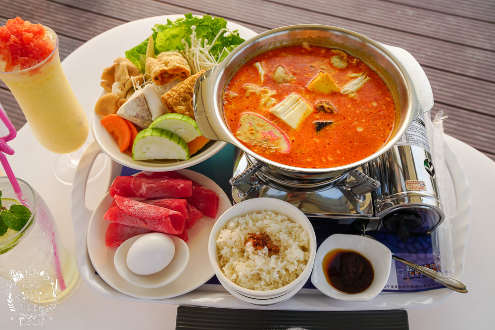 愛琴湖盼景觀咖啡餐廳|潮州鐵道園區內的夢幻景觀咖啡廳!超多兔兔花燈可以拍照打卡!