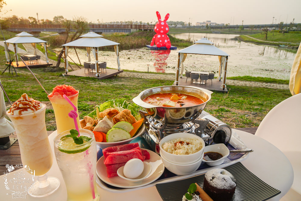 愛琴湖盼景觀咖啡餐廳|潮州鐵道園區內的夢幻景觀咖啡廳!超多兔兔花燈可以拍照打卡!