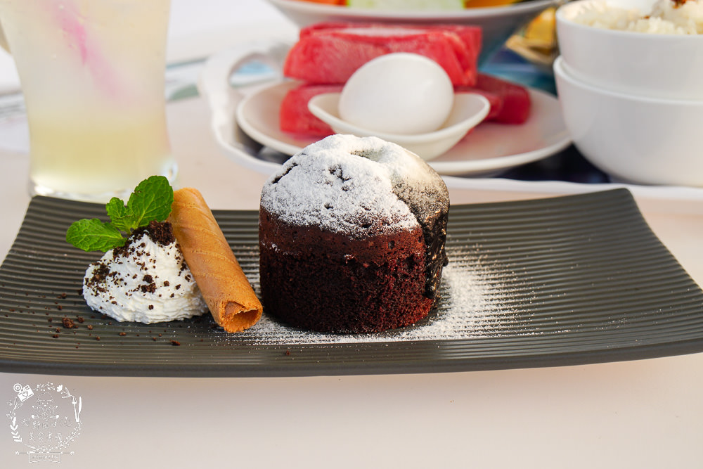 愛琴湖盼景觀咖啡餐廳|潮州鐵道園區內的夢幻景觀咖啡廳!超多兔兔花燈可以拍照打卡!