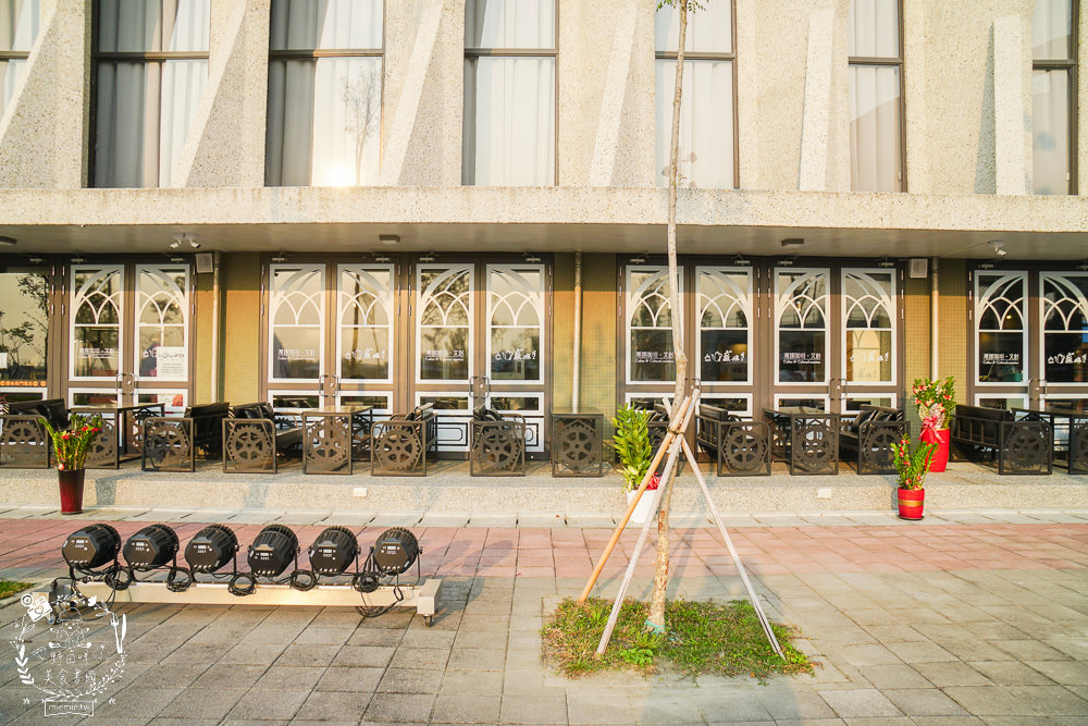 愛琴湖盼景觀咖啡餐廳|潮州鐵道園區內的夢幻景觀咖啡廳!超多兔兔花燈可以拍照打卡!