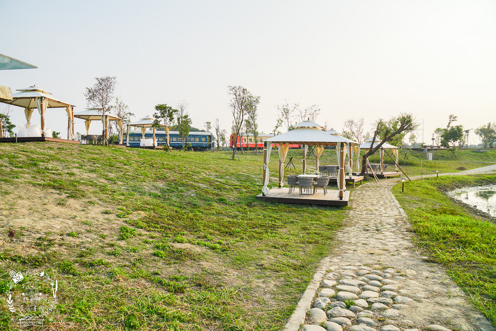愛琴湖盼景觀咖啡餐廳|潮州鐵道園區內的夢幻景觀咖啡廳!超多兔兔花燈可以拍照打卡!
