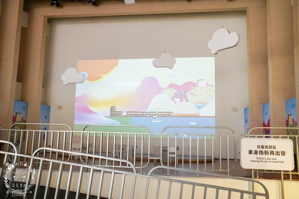 愛琴湖盼景觀咖啡餐廳|潮州鐵道園區內的夢幻景觀咖啡廳!超多兔兔花燈可以拍照打卡!