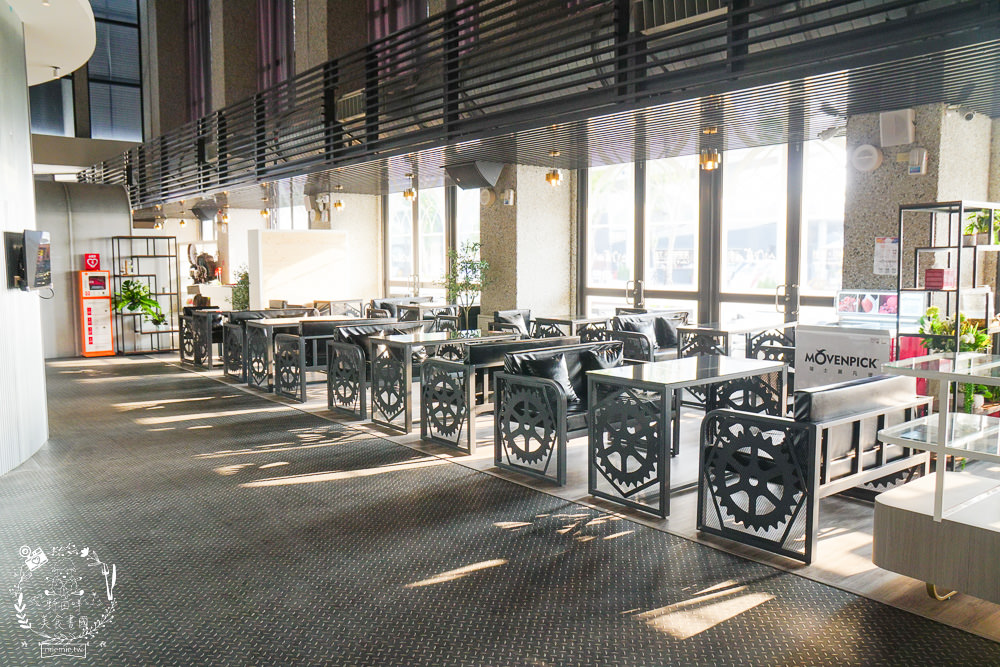 愛琴湖盼景觀咖啡餐廳|潮州鐵道園區內的夢幻景觀咖啡廳!超多兔兔花燈可以拍照打卡!