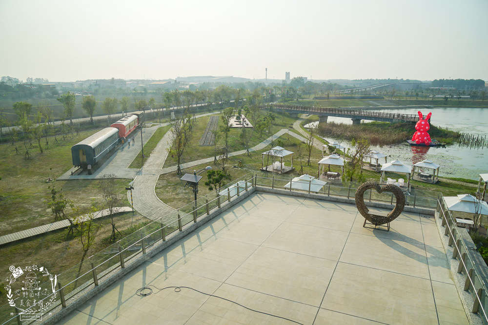 愛琴湖盼景觀咖啡餐廳|潮州鐵道園區內的夢幻景觀咖啡廳!超多兔兔花燈可以拍照打卡!
