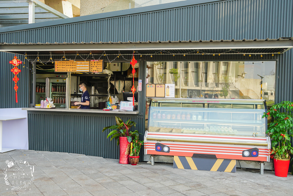 愛琴湖盼景觀咖啡餐廳|潮州鐵道園區內的夢幻景觀咖啡廳!超多兔兔花燈可以拍照打卡!