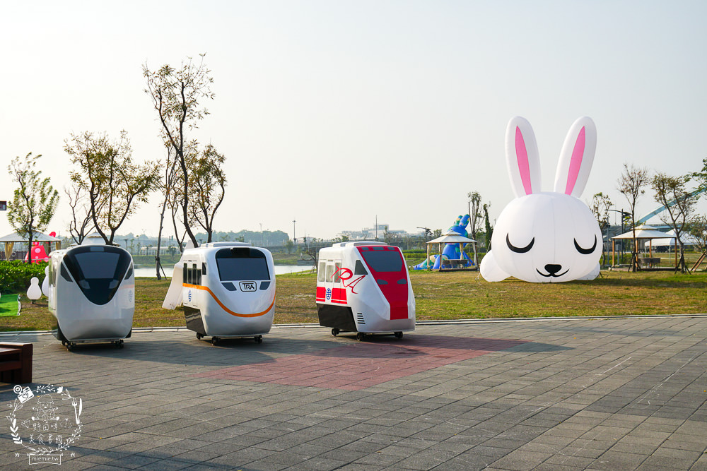 愛琴湖盼景觀咖啡餐廳|潮州鐵道園區內的夢幻景觀咖啡廳!超多兔兔花燈可以拍照打卡!