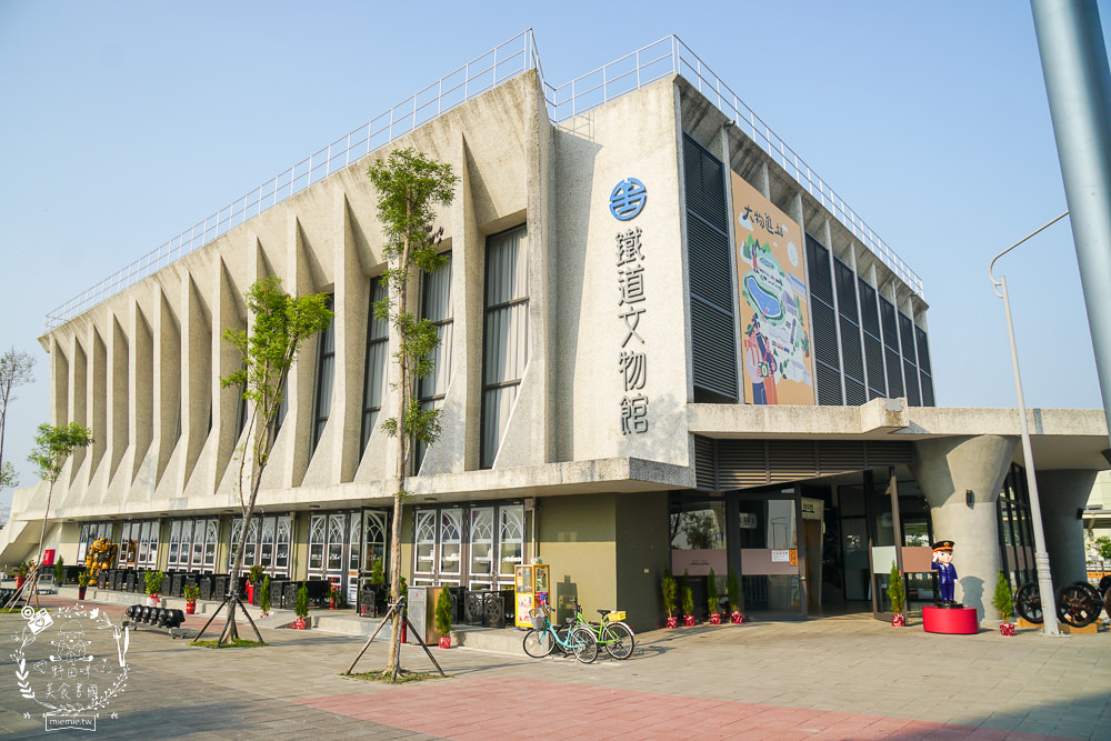 愛琴湖盼景觀咖啡餐廳|潮州鐵道園區內的夢幻景觀咖啡廳!超多兔兔花燈可以拍照打卡!