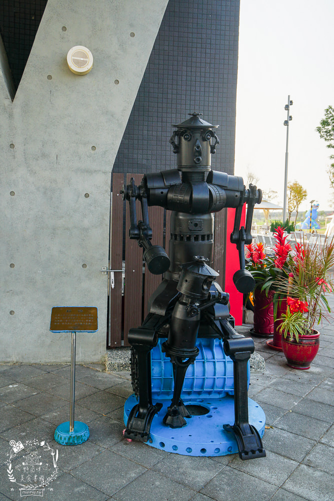 愛琴湖盼景觀咖啡餐廳|潮州鐵道園區內的夢幻景觀咖啡廳!超多兔兔花燈可以拍照打卡!