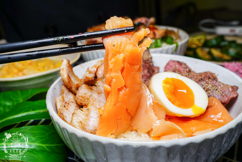 高雄[感丼現食料理]鳳山火車站附近的超人氣高CP值丼飯!隱藏版丼飯澎湃推薦!鳳山美食推薦