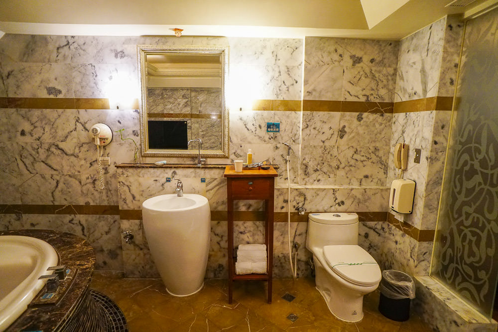 高雄休息推薦!慕夏汽車旅館|精緻峇里島氛圍|高級衛浴設備|設備齊全汽車旅館