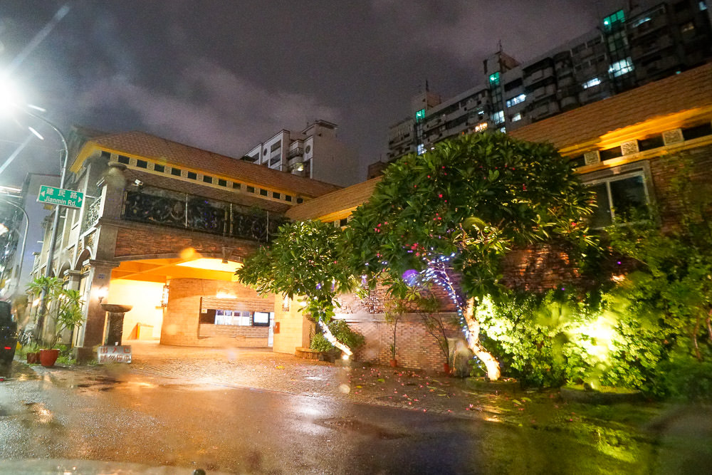 高雄休息推薦!慕夏汽車旅館|精緻峇里島氛圍|高級衛浴設備|設備齊全汽車旅館