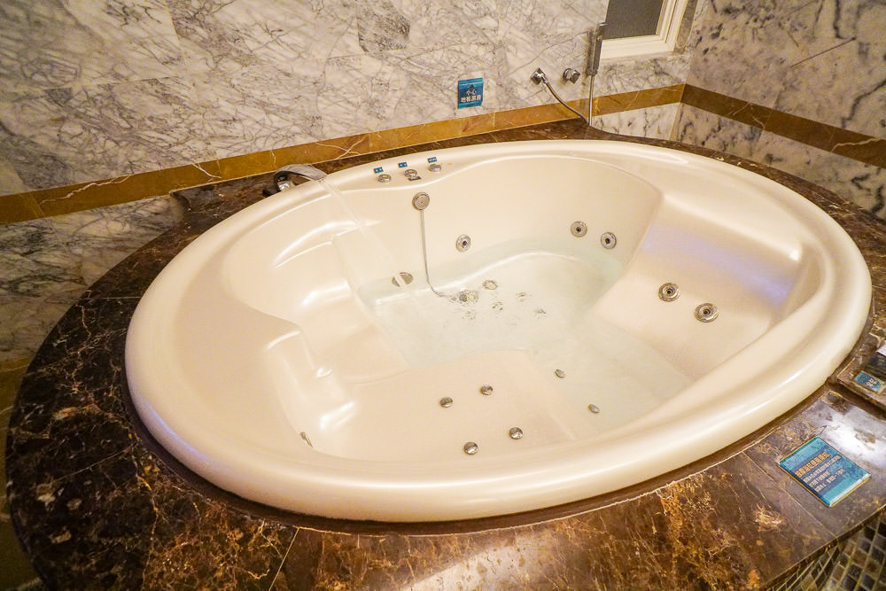 高雄休息推薦!慕夏汽車旅館|精緻峇里島氛圍|高級衛浴設備|設備齊全汽車旅館