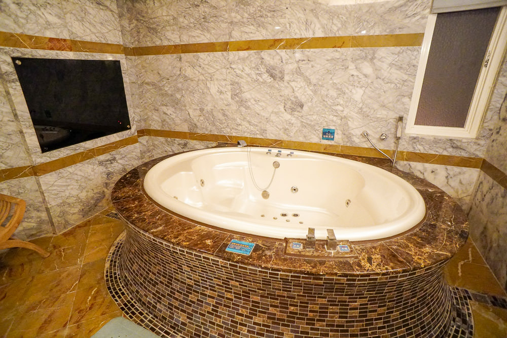 高雄休息推薦!慕夏汽車旅館|精緻峇里島氛圍|高級衛浴設備|設備齊全汽車旅館