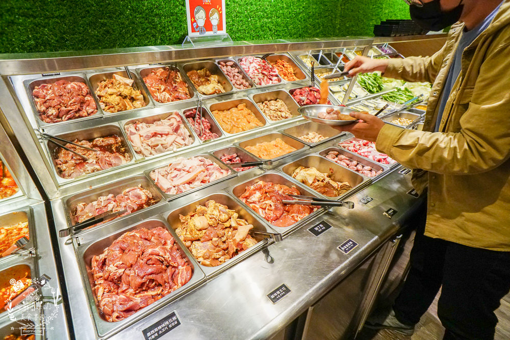 打爆豬韓式燒肉吃到飽|高雄CP值爆高的火烤兩吃到飽!最低309元可以吃到65以上選項?13種厚切肉片爽爽吃到飽! - 第18張圖 打爆豬韓式燒肉吃到飽|高雄CP值爆高的火烤兩吃到飽!最低309元可以吃到65以上選項?13種厚切肉片爽爽吃到飽!