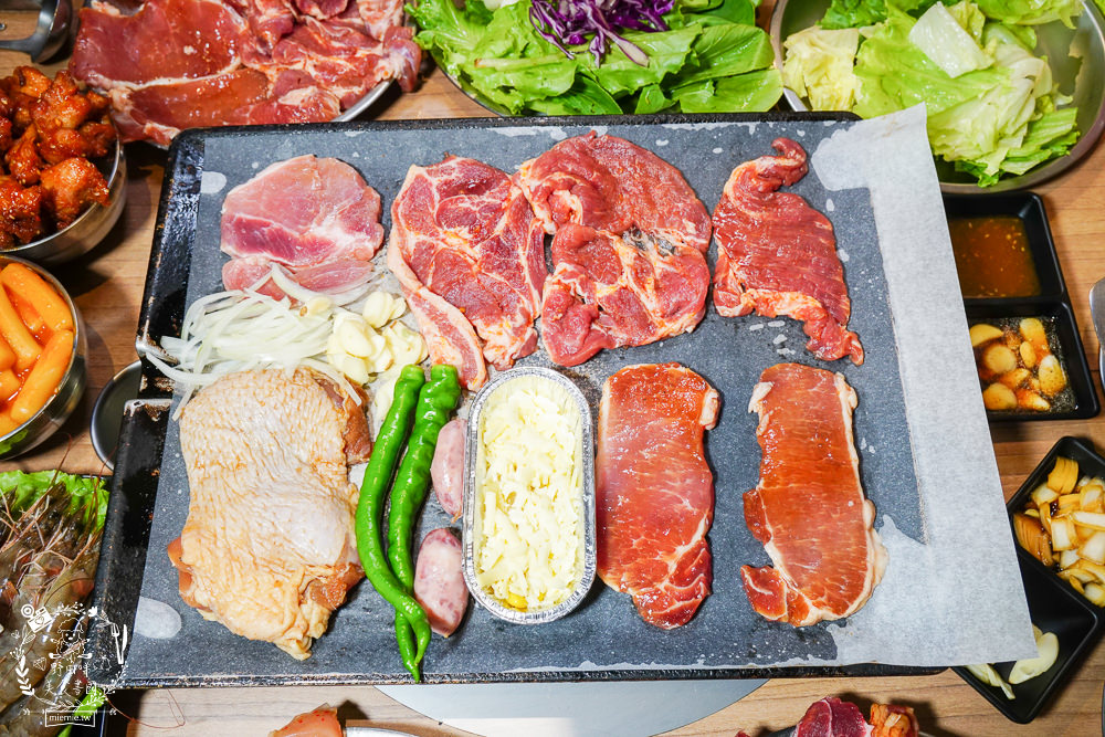 打爆豬韓式燒肉吃到飽|高雄CP值爆高的火烤兩吃到飽!最低309元可以吃到65以上選項?13種厚切肉片爽爽吃到飽! - 第34張圖 打爆豬韓式燒肉吃到飽|高雄CP值爆高的火烤兩吃到飽!最低309元可以吃到65以上選項?13種厚切肉片爽爽吃到飽!