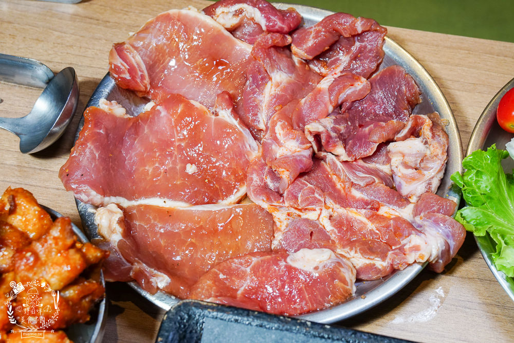 打爆豬韓式燒肉吃到飽|高雄CP值爆高的火烤兩吃到飽!最低309元可以吃到65以上選項?13種厚切肉片爽爽吃到飽! - 第31張圖 打爆豬韓式燒肉吃到飽|高雄CP值爆高的火烤兩吃到飽!最低309元可以吃到65以上選項?13種厚切肉片爽爽吃到飽!