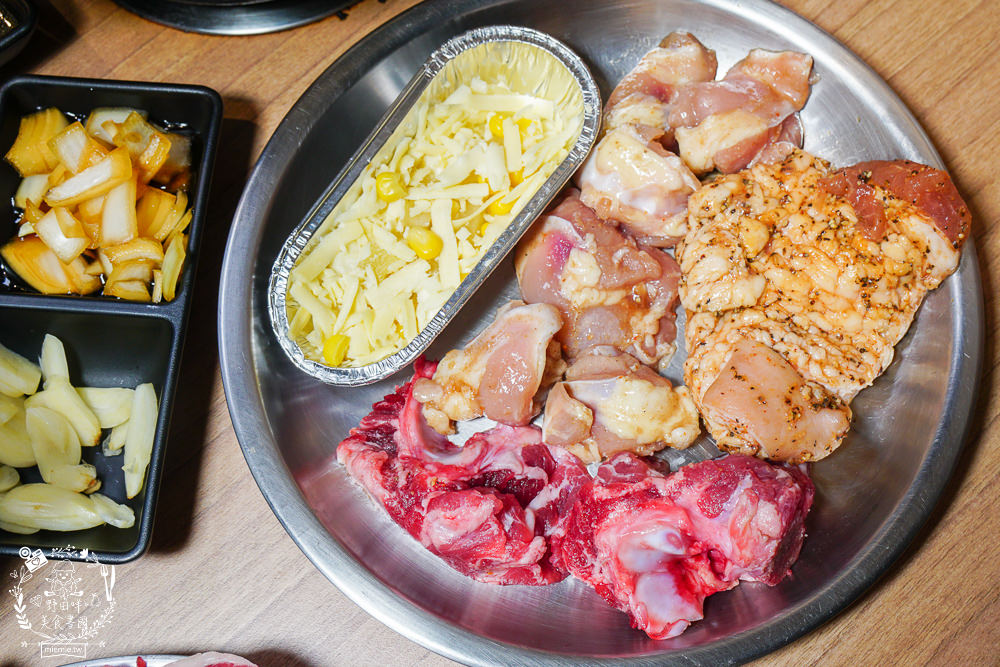 打爆豬韓式燒肉吃到飽|高雄CP值爆高的火烤兩吃到飽!最低309元可以吃到65以上選項?13種厚切肉片爽爽吃到飽! - 第32張圖 打爆豬韓式燒肉吃到飽|高雄CP值爆高的火烤兩吃到飽!最低309元可以吃到65以上選項?13種厚切肉片爽爽吃到飽!