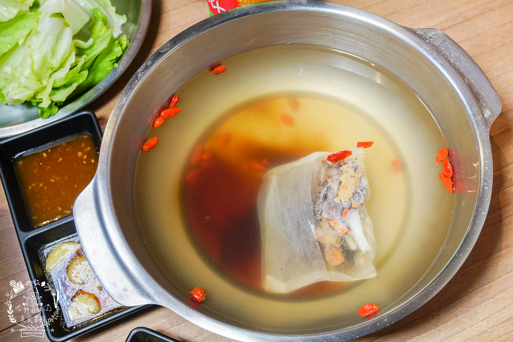 打爆豬韓式燒肉吃到飽|高雄CP值爆高的火烤兩吃到飽!最低309元可以吃到65以上選項?13種厚切肉片爽爽吃到飽! - 第46張圖 打爆豬韓式燒肉吃到飽|高雄CP值爆高的火烤兩吃到飽!最低309元可以吃到65以上選項?13種厚切肉片爽爽吃到飽!