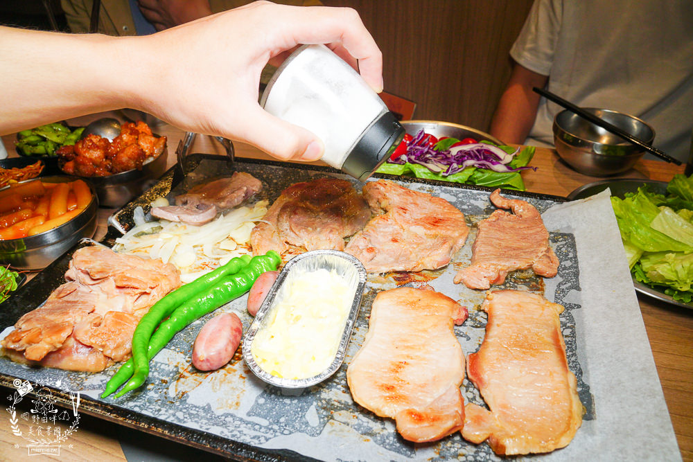 打爆豬韓式燒肉吃到飽|高雄CP值爆高的火烤兩吃到飽!最低309元可以吃到65以上選項?13種厚切肉片爽爽吃到飽! - 第36張圖 打爆豬韓式燒肉吃到飽|高雄CP值爆高的火烤兩吃到飽!最低309元可以吃到65以上選項?13種厚切肉片爽爽吃到飽!