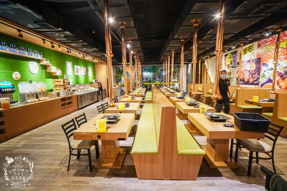 打爆豬韓式燒肉吃到飽|高雄CP值爆高的火烤兩吃到飽!最低309元可以吃到65以上選項?13種厚切肉片爽爽吃到飽! - 第7張圖 打爆豬韓式燒肉吃到飽|高雄CP值爆高的火烤兩吃到飽!最低309元可以吃到65以上選項?13種厚切肉片爽爽吃到飽!