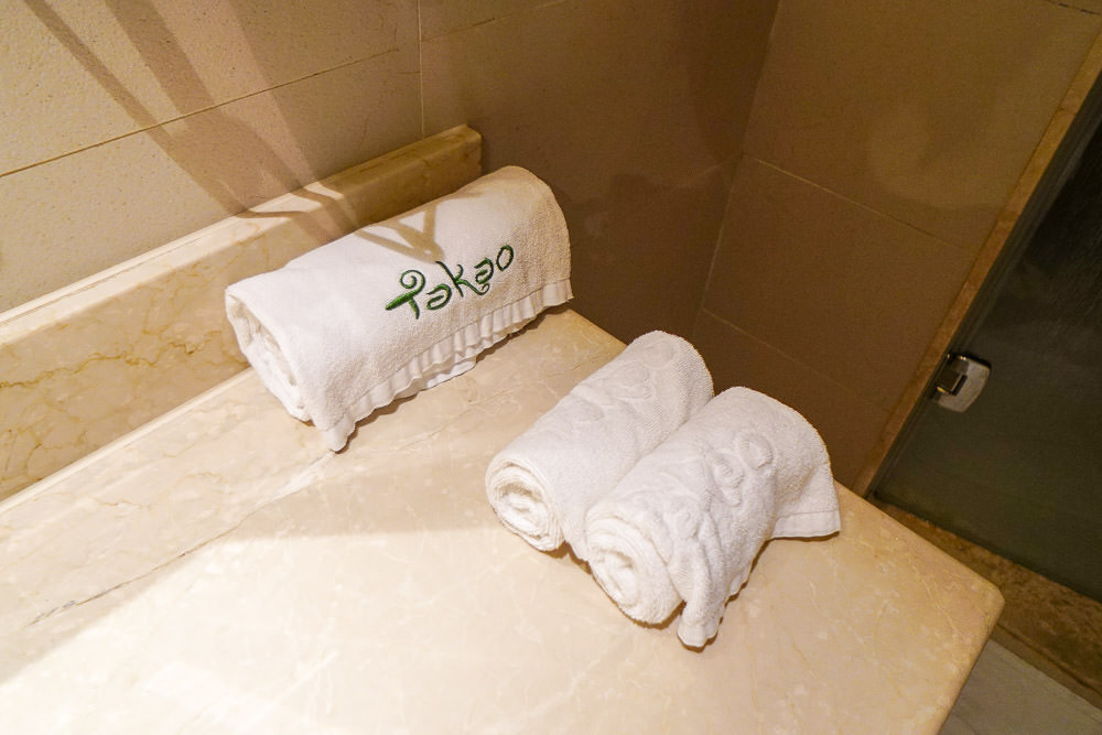 高雄小港汽車旅館[打狗戀館]超浪漫的舒適大空間|按摩浴缸寬廣好泡澡