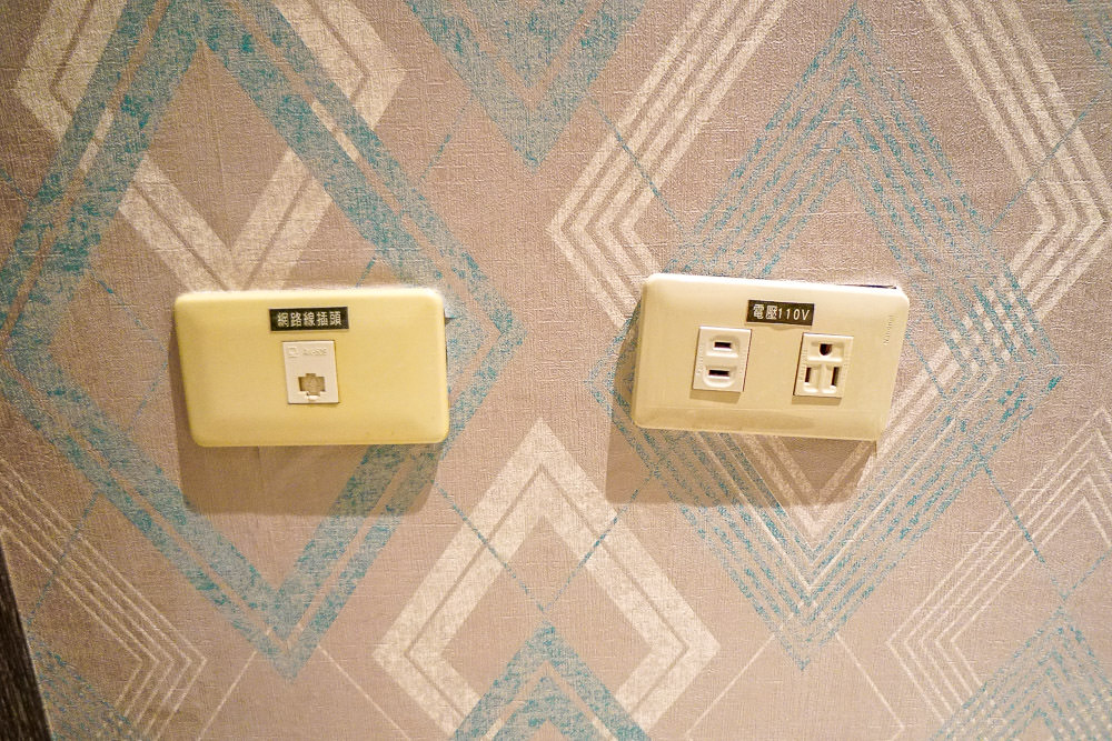 高雄小港汽車旅館[打狗戀館]超浪漫的舒適大空間|按摩浴缸寬廣好泡澡