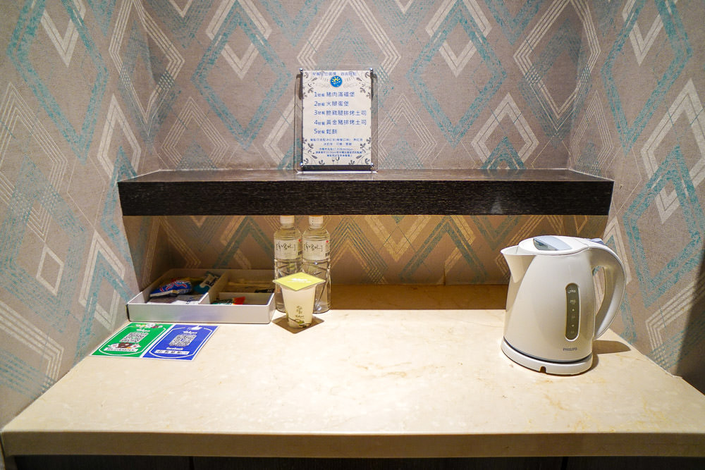 高雄小港汽車旅館[打狗戀館]超浪漫的舒適大空間|按摩浴缸寬廣好泡澡