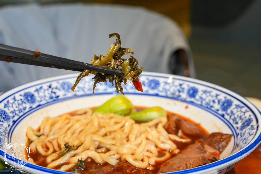 承億福利社|隱藏在承億酒店與喜樂影城的澎湃牛肉麵!還有水餃肉燥飯可以點哦~