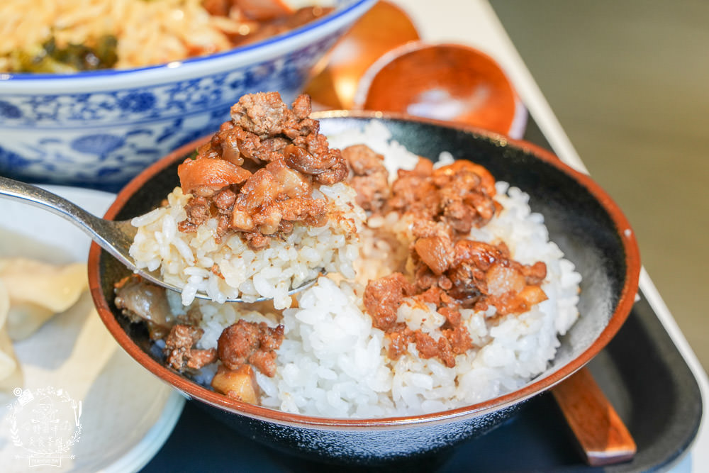 承億福利社|隱藏在承億酒店與喜樂影城的澎湃牛肉麵!還有水餃肉燥飯可以點哦~