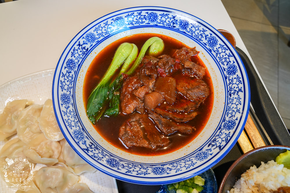 承億福利社|隱藏在承億酒店與喜樂影城的澎湃牛肉麵!還有水餃肉燥飯可以點哦~