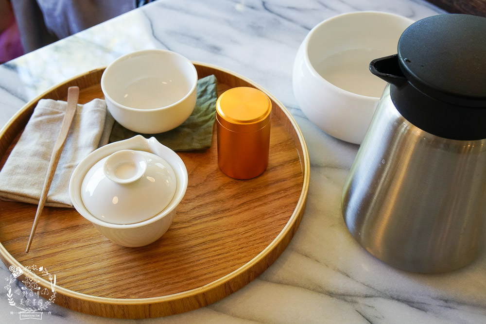 高雄[抱一茶屋]美術館超隱密的人氣日式風格餐廳!簡約淡雅的舒適空間!