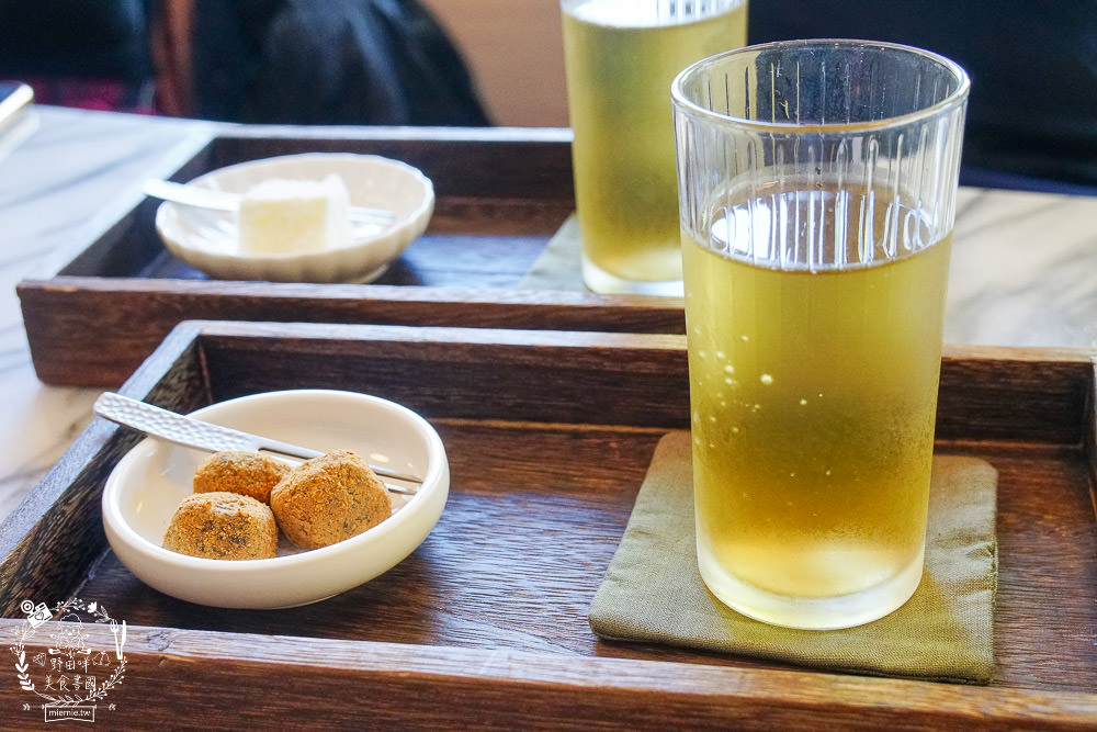 高雄[抱一茶屋]美術館超隱密的人氣日式風格餐廳!簡約淡雅的舒適空間!