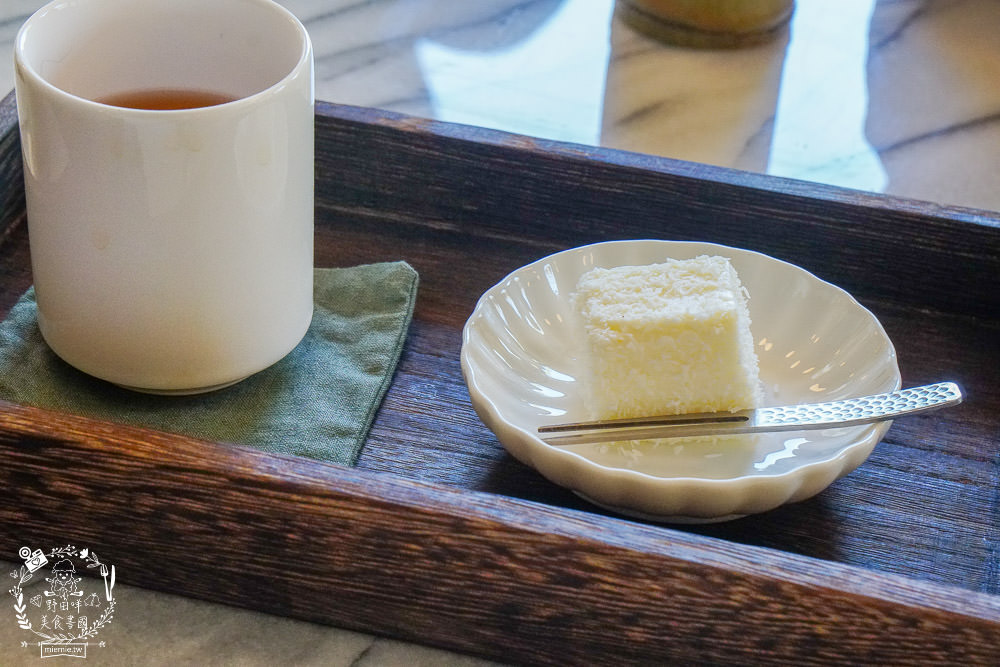 高雄[抱一茶屋]美術館超隱密的人氣日式風格餐廳!簡約淡雅的舒適空間!