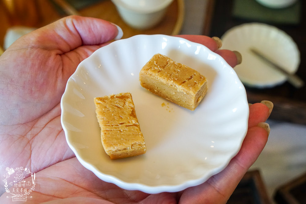 高雄[抱一茶屋]美術館超隱密的人氣日式風格餐廳!簡約淡雅的舒適空間!